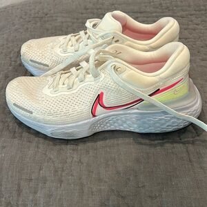 Nike Invincible Run x Zoom Sneakers